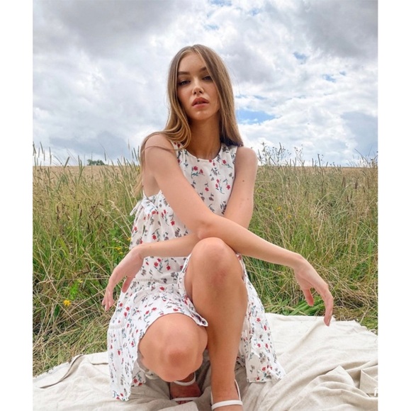 NWOT Asos White Floral Mini Prairie Dress w/ Open Back, Side Bow Ties, & Gathers - Picture 4 of 16